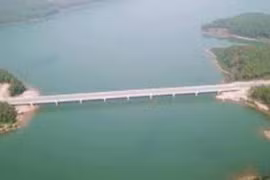 Nam sinh lớp 9 Thanh Hóa nhảy xuống hồ, nghi tự tử