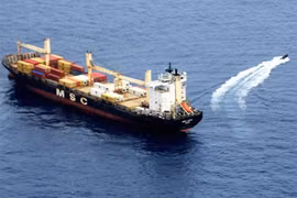 Chiến hạm Nga ngăn chặn một vụ tấn công tàu container của cướp biển trong vinh Guinea