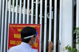 Uống hạ sốt 2 lần không đỡ, F0 tại nhà cần báo ngay cho cơ sở y tế