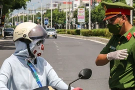 Cho thôi việc nữ bác sĩ làm lây lan dịch Covid-19