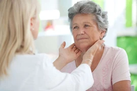 Chăm sóc vết thương sau mổ tuyến giáp