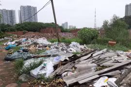 Hà Nội: Rác thải “tấn công” phố Cương Kiên 