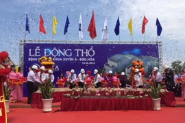 Nguyên Chủ tịch Nước dự động thổ Bệnh viện Đa khoa Xuyên Á – Đức Hòa