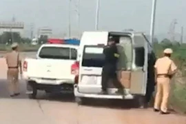 Cảnh sát nổ súng truy đuổi xe khách trên cao tốc Hà Nội - Bắc Giang