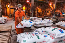 Giảm xuất khẩu để bình ổn giá phân bón