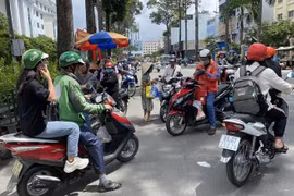 Các ứng dụng gọi xe tăng giá dịch vụ