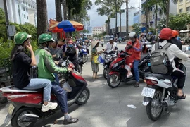 Các ứng dụng gọi xe tăng giá dịch vụ