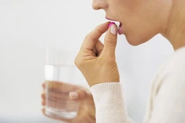 Lưu ý dùng thuốc kháng sinh khi cho con bú