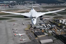 Thiên Nga trắng Tu-160 lập kỷ lục bay hơn 20.000 km