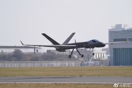 UAV Wing Loong phiên bản composite hiện đại hóa của Trung Quốc thực hiện chuyến bay đầu tiên