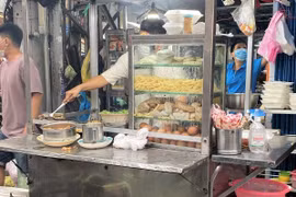 TPHCM sẽ thí điểm mở lại dịch vụ ăn uống tại chỗ?