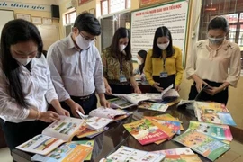 Bộ GD&ĐT phải bổ sung quy định cấm đưa sách tham khảo vào trường học