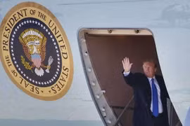 TT Trump đã lên Không lực Một sang Việt Nam để gặp Chủ tịch Kim Jong-un