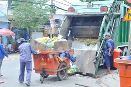 Phí thu gom rác ở TPHCM tăng không đồng nhất