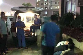 Bé gái 3 tuổi rơi từ tầng 24