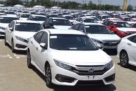 Ô tô nguyên chiếc nhập khẩu cao gấp 6 lần cùng kỳ
