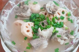 Củ sen hầm xương lợn, đậu xanh bổ thận