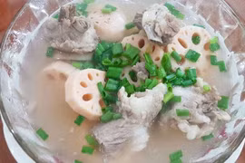 Củ sen hầm xương lợn, đậu xanh bổ thận