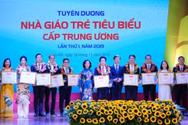 Tuyên dương 75 tấm gương nhà giáo đầy nghị lực vươn lên