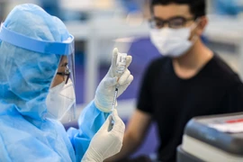 Làm thế nào để Việt Nam có 100 triệu liều vaccine trong 2-4 tháng tới?