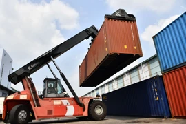 Cảng Cát Lái quá tải hàng tồn