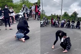 Video: Hai nữ sinh Huế lao vào đánh nhau trong sự cổ vũ của bạn bè