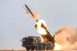 Lục quân Trung Quốc trang bị tên lửa dẫn đường cho pháo phản lực hạng nặng