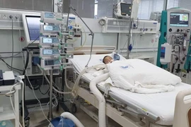 Siêu lọc máu liên tục cứu trẻ nguy kịch do biến chứng tay chân miệng