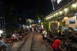 Giải tán “ Phố cà phê đường tàu”