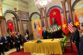 Vietjet ký hợp đồng mua 100 máy bay với Boeing và bảo dưỡng động cơ trị giá 18 tỷ USD với Tập đoàn General Electric