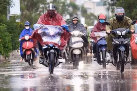 Do ảnh hưởng của không khí lạnh tăng cường mạnh miền Bắc có mưa giông liên tiếp nhiều ngày, trời rét sâu.