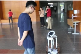 Robot tự hành nói tiếng Việt