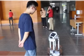 Robot tự hành nói tiếng Việt