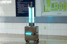 Robot diệt khuẩn bằng tia UV