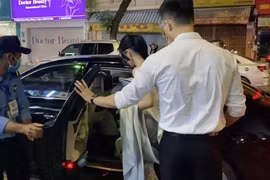 Lệ Quyên cười "tít mắt" khi trai trẻ Lâm Bảo Châu gọi "bà xã"