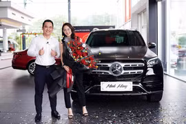 Ca sĩ Diễn viên Minh Hằng tậu SUV lớn Mercedes GLS 450 giá 5 tỷ, đợi 6 tháng để nhận xe
