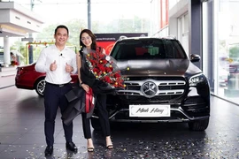 Ca sĩ Diễn viên Minh Hằng tậu SUV lớn Mercedes GLS 450 giá 5 tỷ, đợi 6 tháng để nhận xe