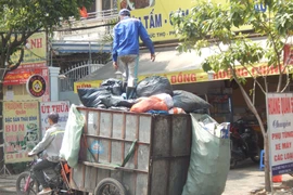 TPHCM triển khai chính sách hỗ trợ chuyển đổi phương tiện thu gom rác.