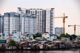 Đặt cọc mua căn hộ chưa đủ điều kiện mở bán ẩn chứa nhiều rủi ro. Ảnh: Việt Linh. 