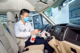 Ford Việt Nam tặng miễn phí gói dịch vụ Hỗ trợ Cứu hộ 24/7 (Roadside Assistance) cho Khách hàng mua xe mới. Dịch vụ hỗ trợ này luôn sẵn sàng 24/7.