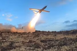 Houthi sử dụng UAV mang bom tấn công nhà máy lọc dầu Aramco gần thủ đô Riyadh, Ả rập Xê út 