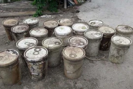 Hải Phòng điều tra vụ đổ trộm chất thải xuống kênh