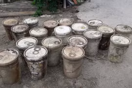 Hải Phòng điều tra vụ đổ trộm chất thải xuống kênh