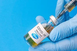 2 liều vắc xin mRNA điều trị thành công bệnh nhân COVID-19 dương tính suốt 218 ngày