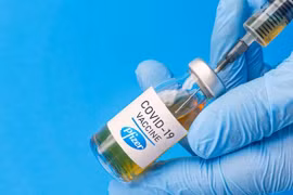 2 liều vắc xin mRNA điều trị thành công bệnh nhân COVID-19 dương tính suốt 218 ngày