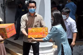 Cả nước tiếp thêm năng lượng cho các y bác sĩ tuyến đầu chống dịch