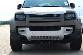 Soi chi tiết Land Rover Defender 110 đầu tiên tại Việt Nam: Là bản “hàng đợt đầu” giá 5,12 tỷ