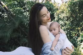 Hồ Ngọc Hà hài lòng vì làm mẹ tốt trong năm qua