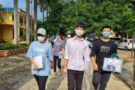 Đề thi Ngữ văn: Cảm hứng lãng mạn ẩn chứa khát vọng về ngày mai chiến thắng