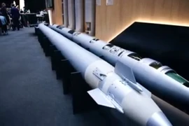 Nga ra mắt đạn pháo phản lực hạng nặng 300 mm có điều khiển độ chính xác cao